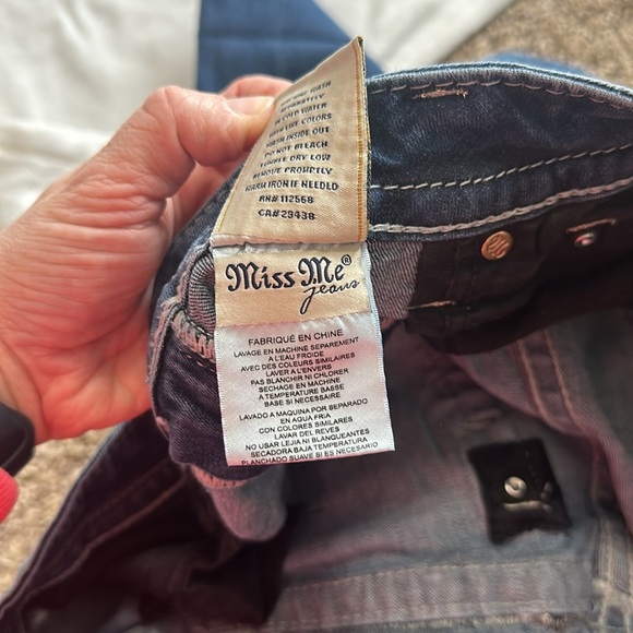 Miss Me Mid-Rise Easy Crop Capri Jeans Women's Size 29 Bling - Picture 12 of 16